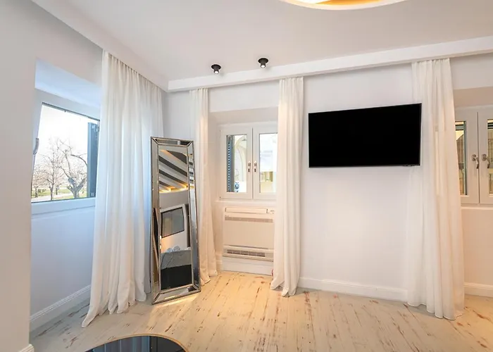 Kantoni Luxury