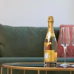 Kantoni Luxury *