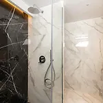 Kantoni Luxury דירה *